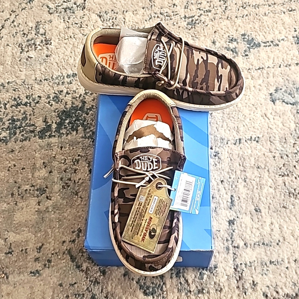 🎆HEY DUDE Wally Mossy Oak Camo shoes, NWT, NIB, size YT3
